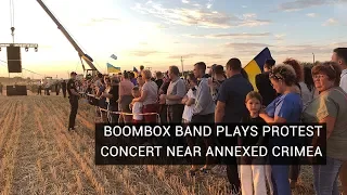 Ukrainian Band Plays Protest Concert Near Annexed Crimea