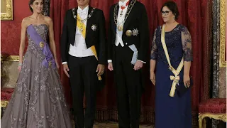 Letizia y las cenas de gala en palacio: del arañazo en la espalda por un corsé a las críticas p...