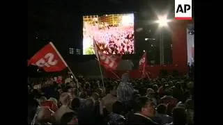 Schroeder at final rally of his SDP Party, adds bite
