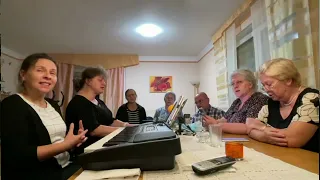 Песню "В личный праздник - день рождения" к 80 летнему юбилею Виталия Полозова, поют друзья.