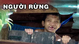 Thanh niên Người Rừng sống tách biệt với người thân và mọi người xung quanh