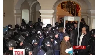 У Кіровограді триває протистояння між «Правим сектором» та правоохоронцями