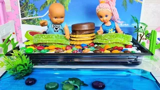 Мармеладное море и конфетный пляж🍭🍭🍭 Катя и Макс веселая семейка смешные куклы видео Барби Даринелка