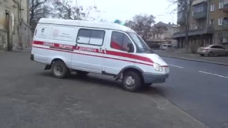 Gazelle ambulance with broken green lightbar responding