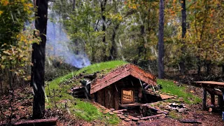 I hide from the rain in a FOREST HOUSE, install an OVEN and cook a DELICIOUS dinner.