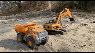 RC Excavator Huina 1550 Loading Sand into Truck | construction vehicle