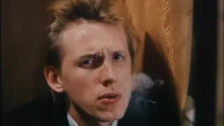 Олег Гаркуша (АукцЫон) в роли безбилетника - фильм Презумпция невиновности (1988)