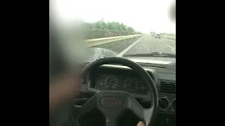 Il monte à 230 km/h sur l'autoroute 😱