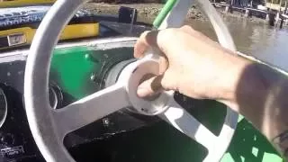 Changing the steering wheel on a boat