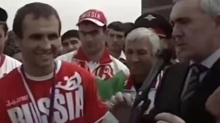 Ингушетия.Мурата Зязикова и олимпийских чемпионов встречают жители Республики Ингушетия.2008 год.