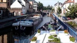 French barge cruises in France. Barging cruises on the canals and rivers of France