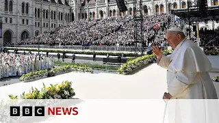 Pope Francis urges Hungary not to close door on migrants – BBC News