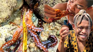 SurgaNya Seafood! tangkap Cumi-cumi, kerang, Gurita makan di gubuk batu bersama petani rumput laut