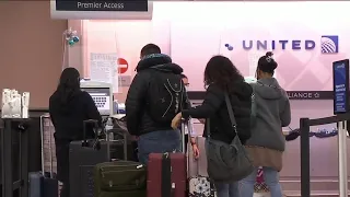 Hundreds of Christmas Eve, Day flights canceled