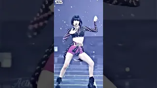 Lisa dancing Raka Taka Taka👌👌👸👸