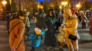 Какими раньше были мы такими  и остались Танцы в парке Горького Харьков Ноябрь 2021