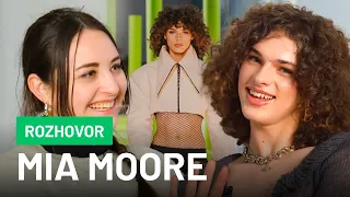 Mia Moore: Češi jsou k trans lidem kritičtí. Nebinární lidé mají v modelingu výhodu