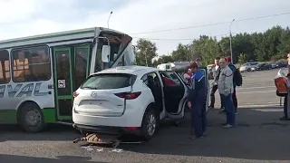 Корпоративный автобус «Haval» «протаранил» кроссовер в Новомосковске