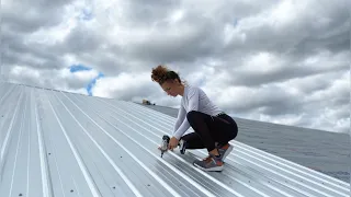 Building Our Own Home Ep.18 Part 1 | TIME-LAPSE Husband & Wife Install Metal Roof #timelapse #diy
