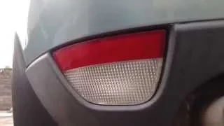 Easy: How to get to the reverse light bulb on a Ford Focus Mk1 - also Fog Light