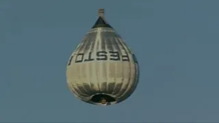 'Upside-down" hot-air balloon causes panic in Las Vegas