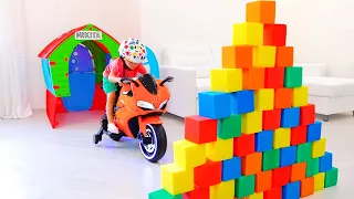 فلاد ونيكي يلعبان بالمكعبات الملونة - مجموعة فيديو للأطفال