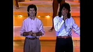 Bob & Robison cantando "S.O.S Coração" no "Clube do Bolinha" (Rede Bandeirantes - Agosto de 1990)