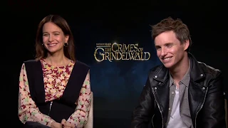 Who Would Win In A Wizard Fight? Eddie Redmayne & Katherine Waterston Talk "Fantastic Beasts 2"