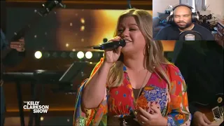 KELLY CLARKSON REACTION TO - Kelly Clarkson Covers 'I Got You (I Feel Good)' By James Brown |