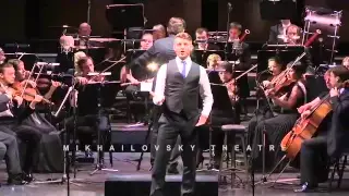 Andrey Zhilikhovsky sings Figaro's aria from "Il Barbiere di Siviglia" at the Mikhailovsky Theatre