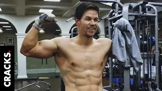 La brutal rutina de ejercicios de Mark Whalberg. Podrás tener abdominales y tiempo con la familia