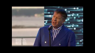 Marko Matvere laulmas Mereväes "Laulud sõdurile 2021" kontserdil "Seilan 7 merd"