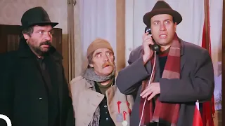 Deli Deli Küpeli | Kemal Sunal Komedi Filmi (Restorasyonlu) İzle