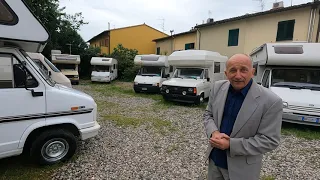 Camper vIntage fuori compatto dentro grande