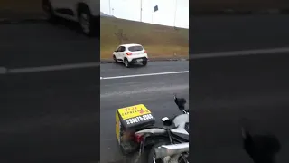 Óleo na pista ocasiona acidentes sob a Ponte do Tamarindo