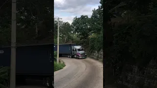 Jamaican 🇯🇲 Truck Drivers Playing Music With Their Horns While Driving 🔥