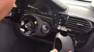 Removing the steering column of a Mercedes A class