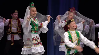 "Татарский танец", ансамбль «Ритмы детства». "Tatar Dance", ensemble "Rhythms of Childhood".