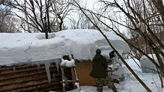 КРЫША ТРЕЩИТ ОТ СНЕГА НА ИЗБЕ !!! В ЛЕСНОЙ БАНЕ + 70 !!! БЕГУ В ПРОРУБЬ !!! ДУШЕВНЫЙ ОТДЫХ !!!