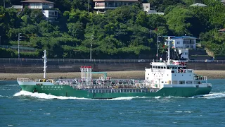 関門海峡にて8ノットの潮流を逆らいながら進む " 第二十三浪速丸 "