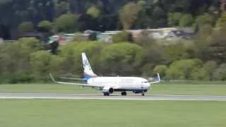 SunExpress Boeing 737-800 Crosswind take off Innsbruck