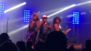 17 Girls In A Row, Steel Panther live