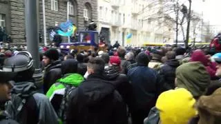 Трактор PARTY HARD у Администрации президента, 1 декабря 2013 года