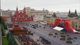 В Москве на Красной площади состоялся торжественный марш в честь годовщины военного парада 1941 года