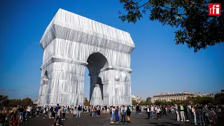 Панталоны в центре Парижа: что думают о последнем шедевре Христо