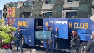 Barcellona a Napoli: il Barça è in città, INSULTI A PIQUÉ! ⚽ Napoles Barcelona Europa League