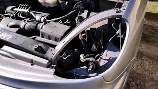 Headlight repair in a Citroën Xsara Picasso car.