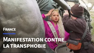 Contre la transphobie, des centaines de personnes manifestent à Paris | AFP