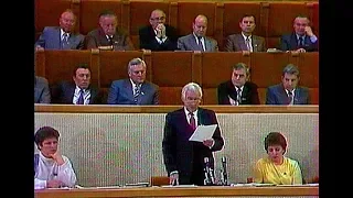 Lietuvos komunistai keičia Sovietų Lietuvos vėliavą (1988 11 18)