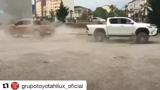 TOYOTA HILUX VS NISSAN NAVARA